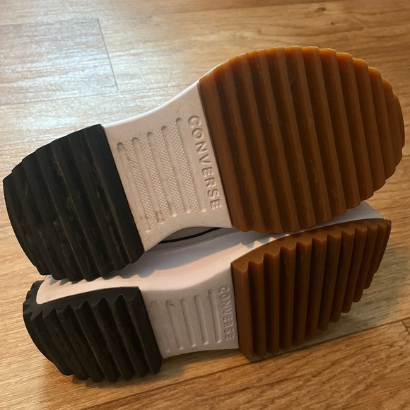 Converse - Picture 2 of 4